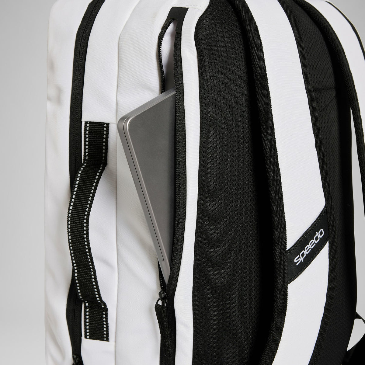 25L Flex Bag White/Black | Speedo
